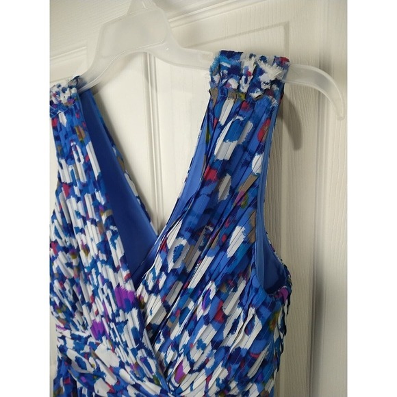 Matthew Williamson V Necklines Pleated Knee Length Fit And Flare Dress. Size 10 - Picture 5 of 12